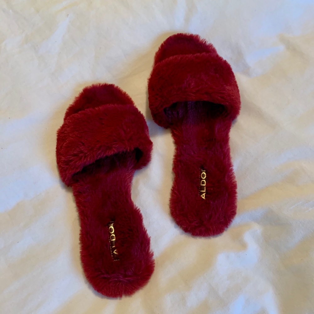 Red house slippers. Sized 7 (women’s) new, no tags